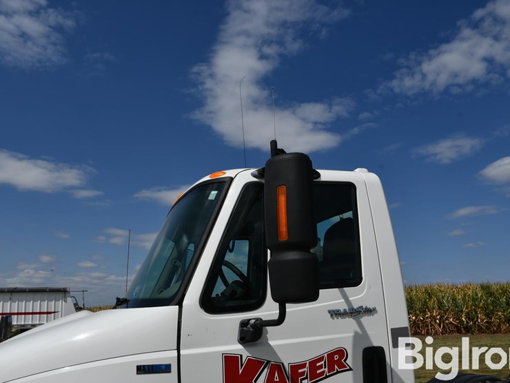 2012-international-8600-image-13