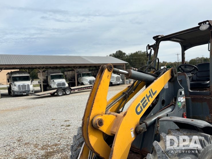 2018-gehl-750-image-9