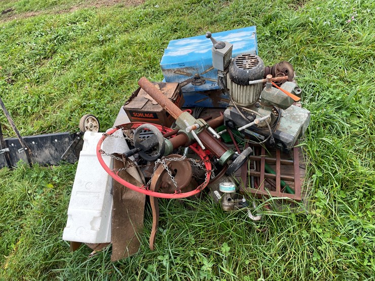 #8125-•-pallet-of-misc-image-3