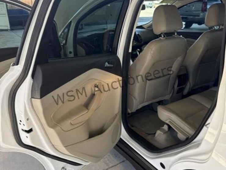 2013-ford-c-max-hybrid-wagon-image-26