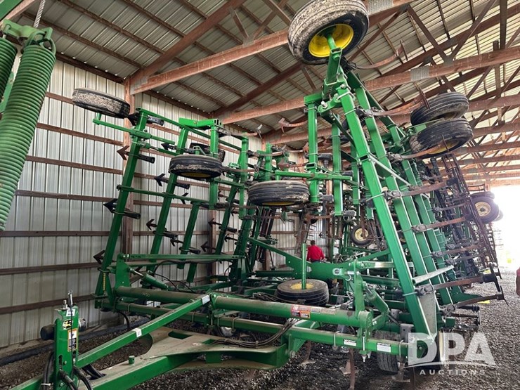 john-deere-2210-image-1