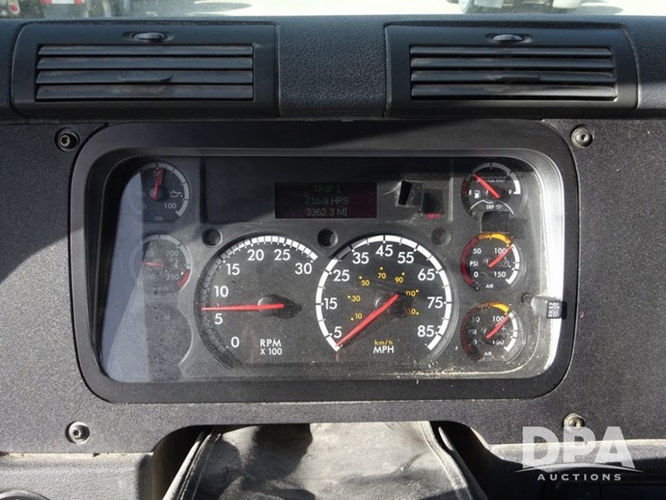 2018-freightliner-cascadia-day-cab-truck-(pz13986,-unit-405)-image-91