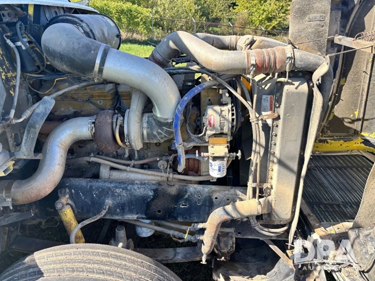 1993-freightliner-fld120-image-72