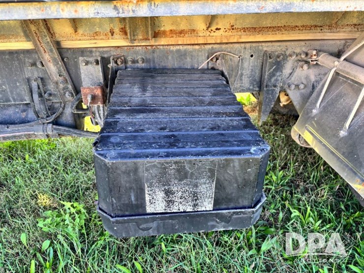 1993-freightliner-fld120-image-28