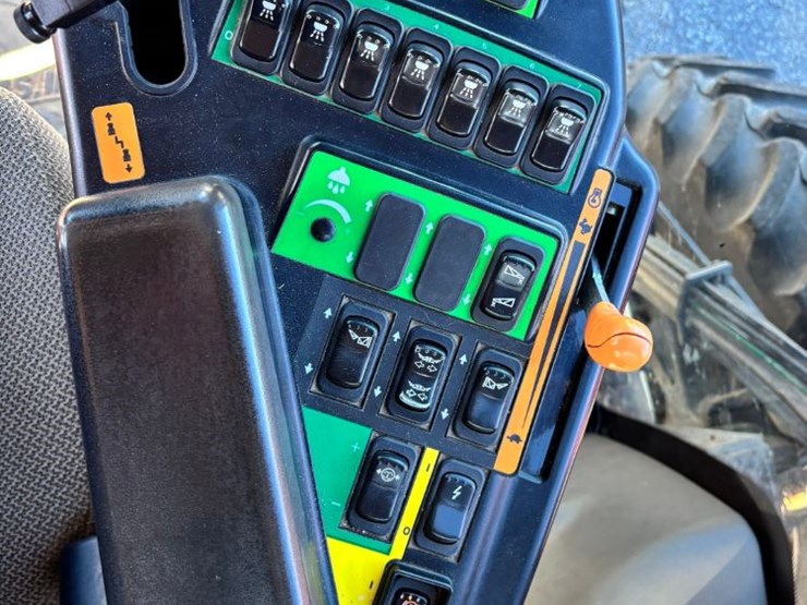 2020-case-ih-patriot-4440-image-115