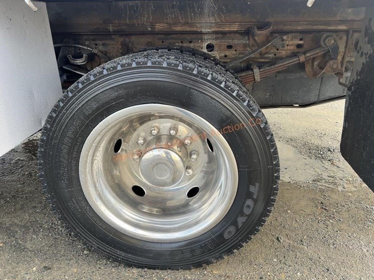 2005-ford-f550-image-16