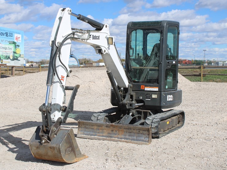 2016-bobcat-e32i-image-2