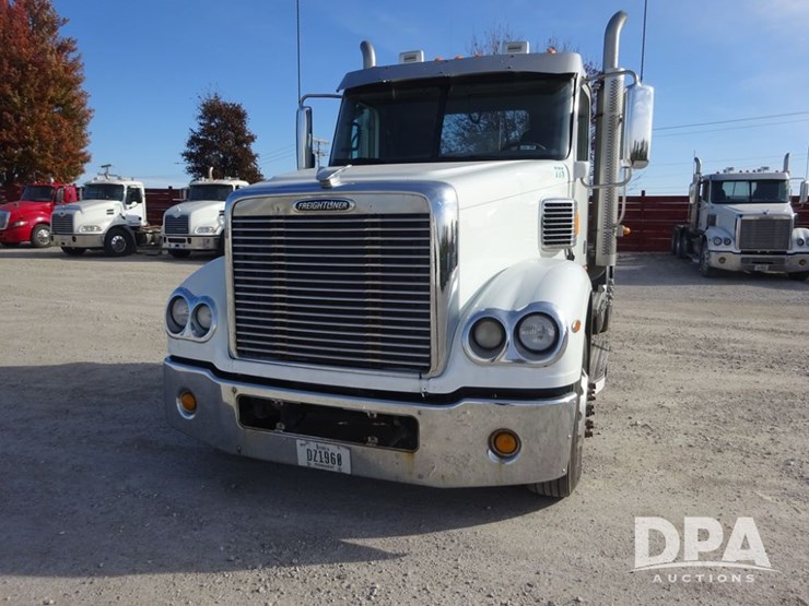2018-freightliner-coronado-day-cab-glider-truck-(pz13985,-unit-775)-image-4