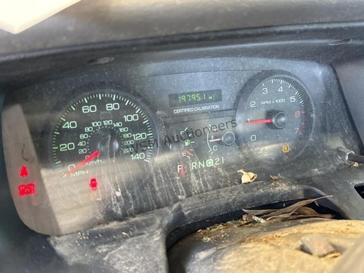 2009-ford-crown-victoria-sdn-image-16