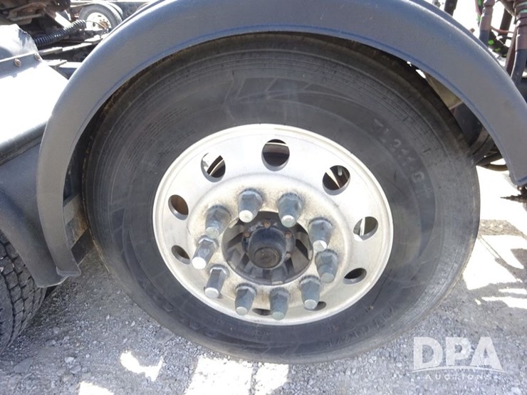 2017-freightliner-coronado-day-cab-glider-truck-(pz13993,-unit-725)-image-54