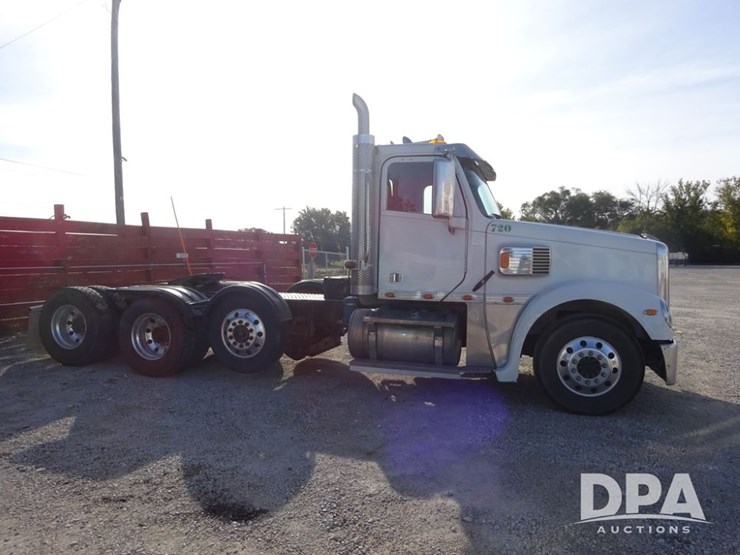 2016-freightliner-coronado-day-cab-glider-truck-(pz13982,-unit-720)-image-13