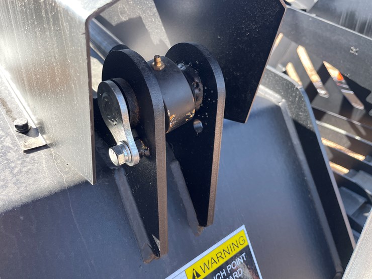 #4114-•-72"-rock-grapple-bucket-attachment-image-5