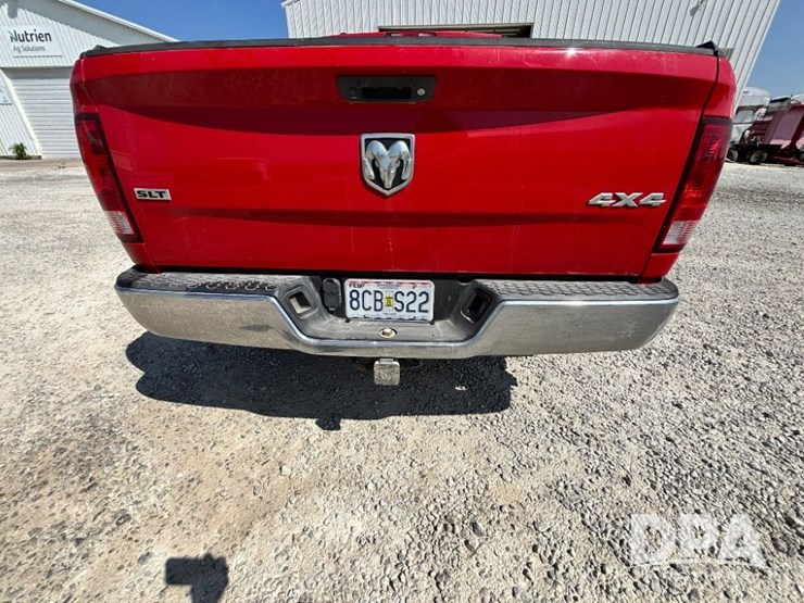 2017-ram-1500-slt-image-36