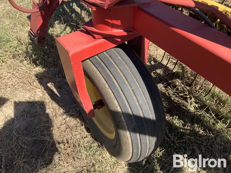 new-holland-216-image-17