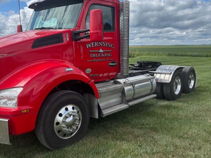 2015-kenworth-t880-image-2