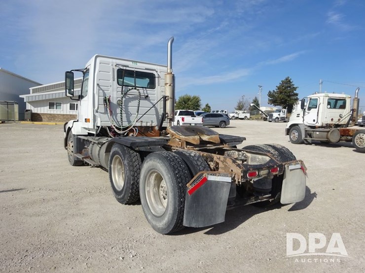 2007-volvo-vnl-day-cab-truck-(pz13987,-unit-110)-image-32