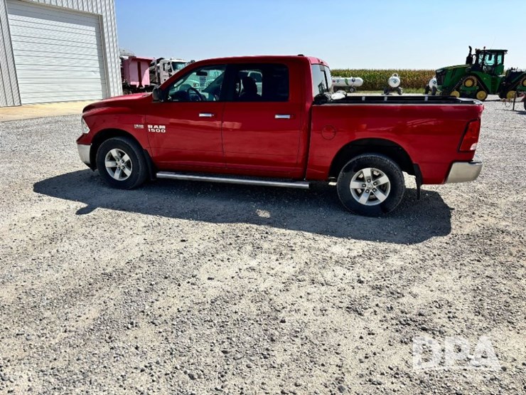 2017-ram-1500-slt-image-11