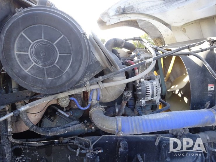 2016-freightliner-coronado-day-cab-glider-truck-(pz13982,-unit-720)-image-74