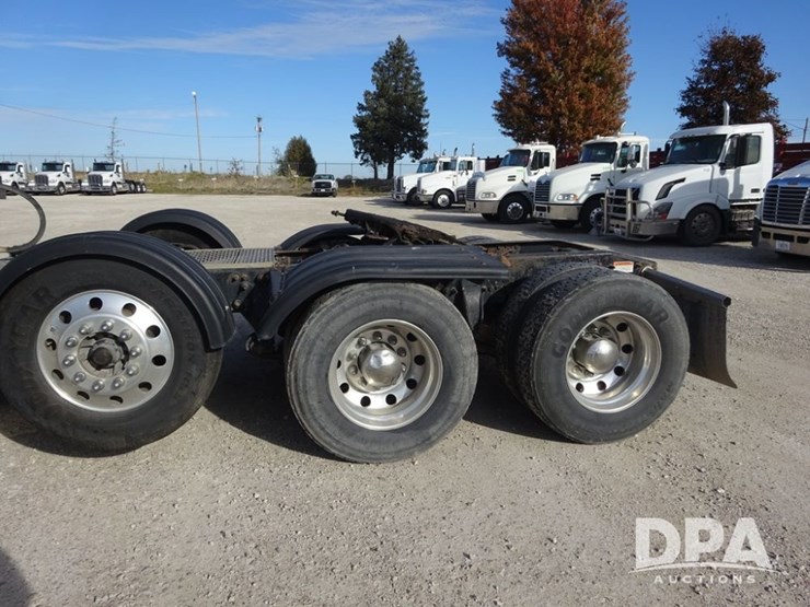 2018-freightliner-coronado-day-cab-glider-truck-(pz13985,-unit-775)-image-52