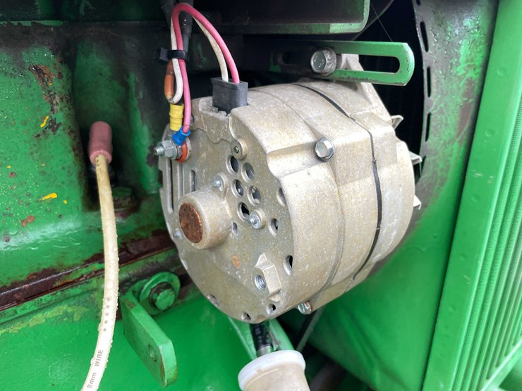 john-deere-3010-image-33