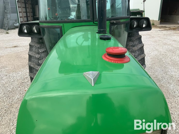 1983-john-deere-2350-image-19