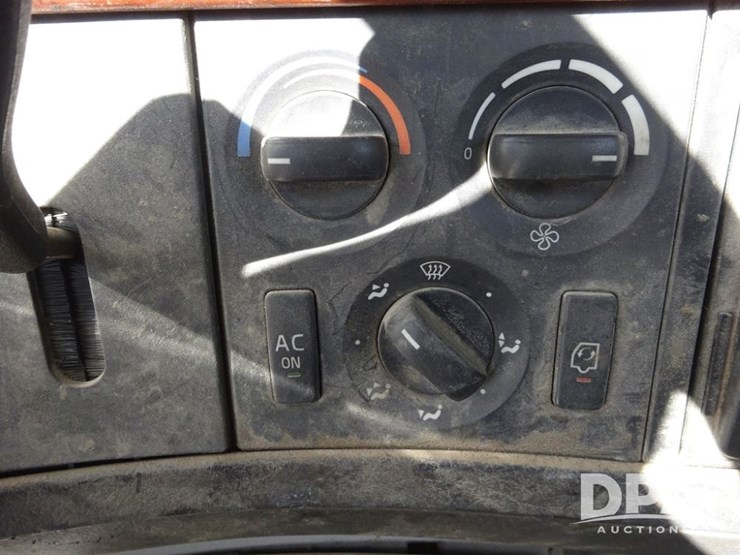 2007-volvo-vnl-day-cab-truck-(pz13987,-unit-110)-image-100