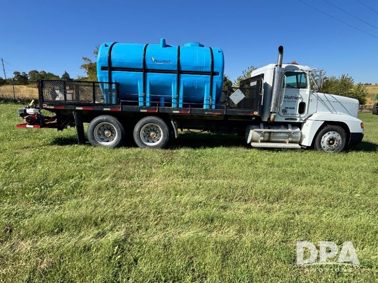 1993-freightliner-fld120-image-4