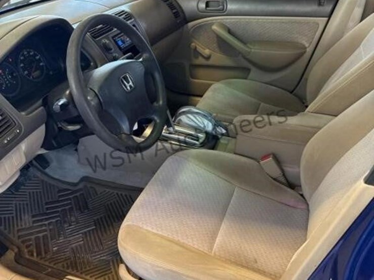 2005-honda-civic-sdn-image-19