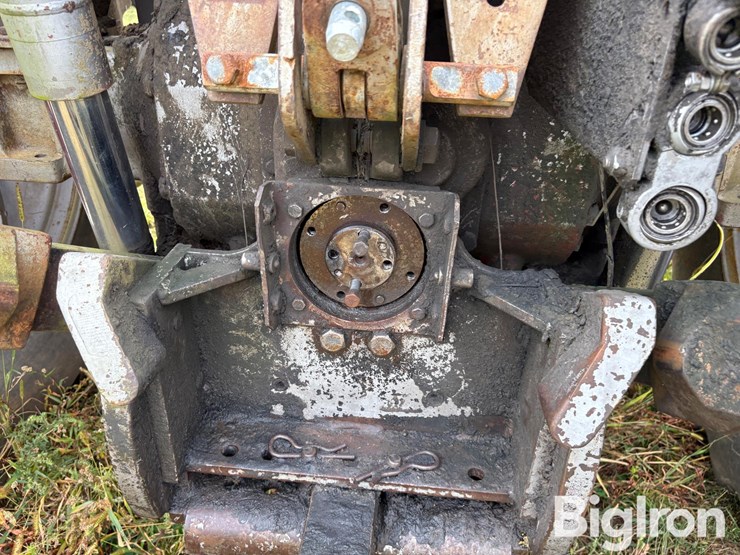 1973-massey-ferguson-1135-image-9