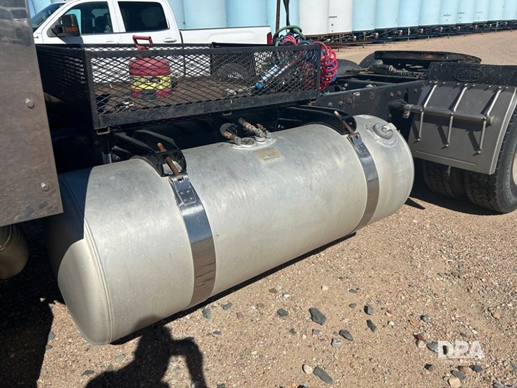 2004-peterbilt-379-image-12