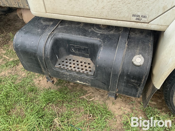 2001-international-4700-image-13