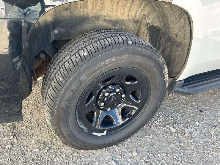 2016-chevrolet-tahoe-image-25