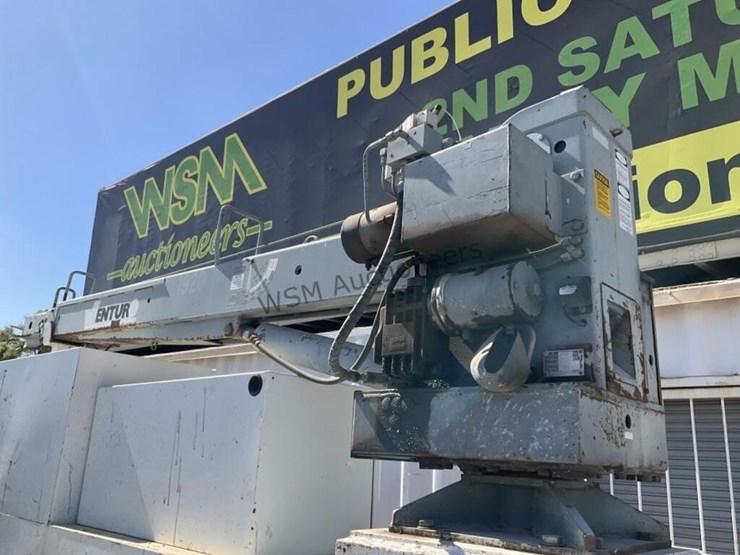 2005-ford-f550-image-13