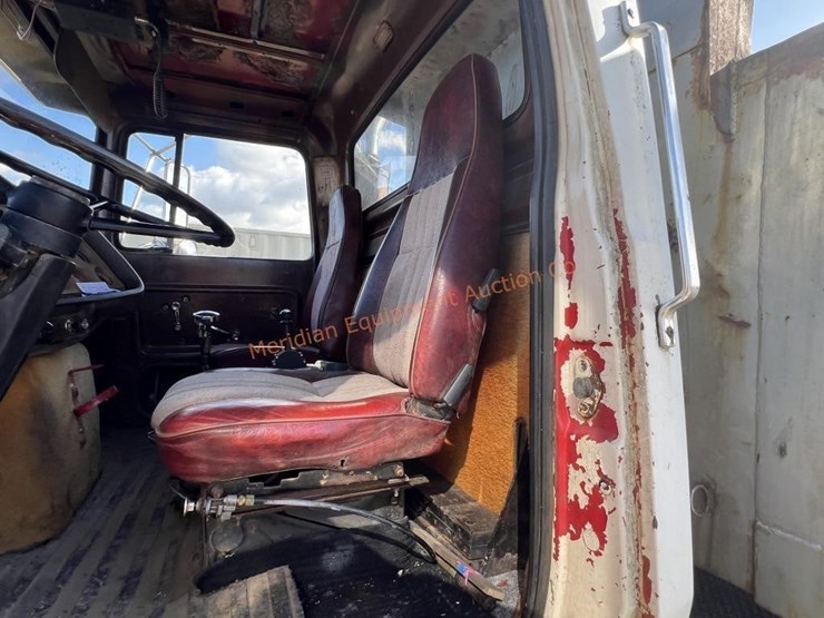 1979-ford-9000-image-23