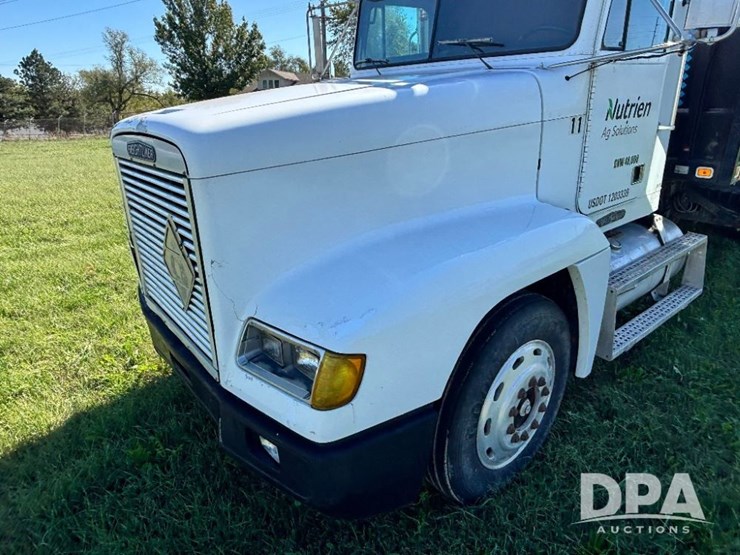 1993-freightliner-fld120-image-21