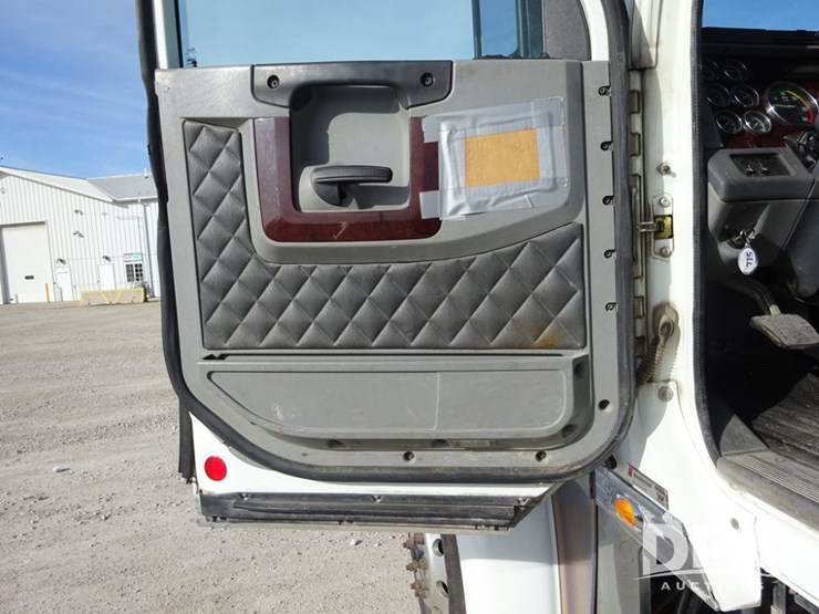 2018-freightliner-coronado-day-cab-glider-truck-(pz13985,-unit-775)-image-93