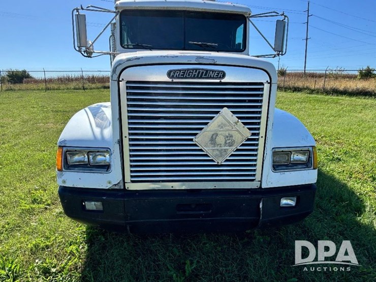 1993-freightliner-fld120-image-17