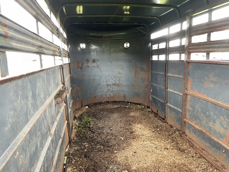 #8040-•-1998-corn-pro-tandem-axle-horse-trailer-(no-title)-image-29