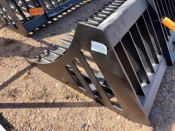 #4110-•-78"-rock-bucket-attachment-image-7