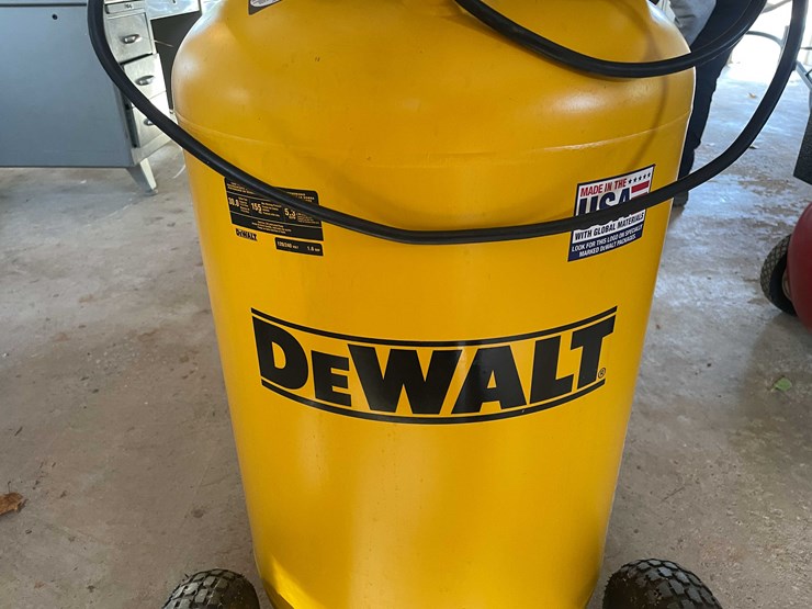 #6606-•-dewalt-air-compressor-image-17