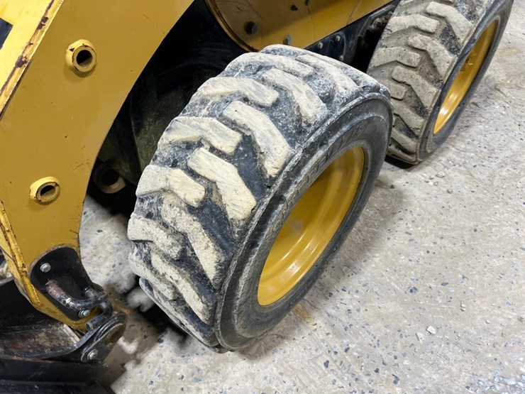 caterpillar-226-image-12