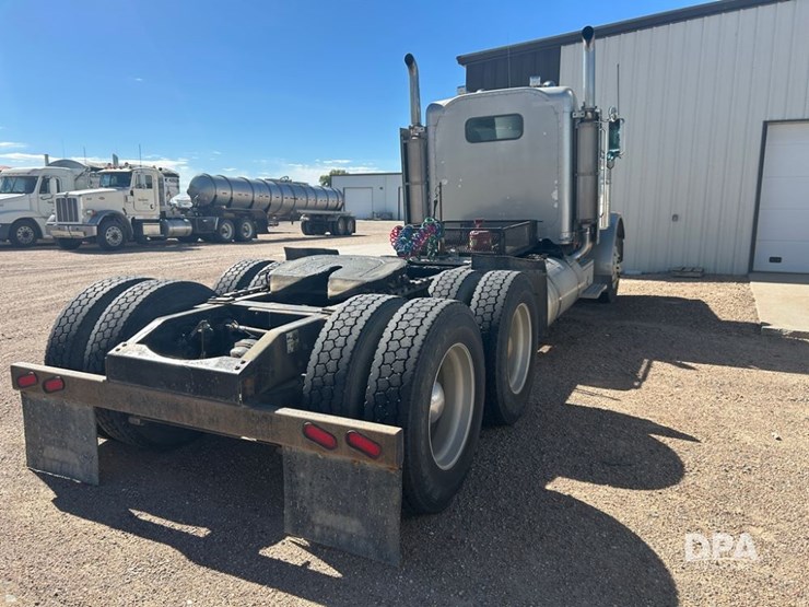 2004-peterbilt-379-image-6