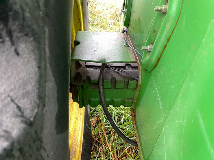 john-deere-3010-image-41