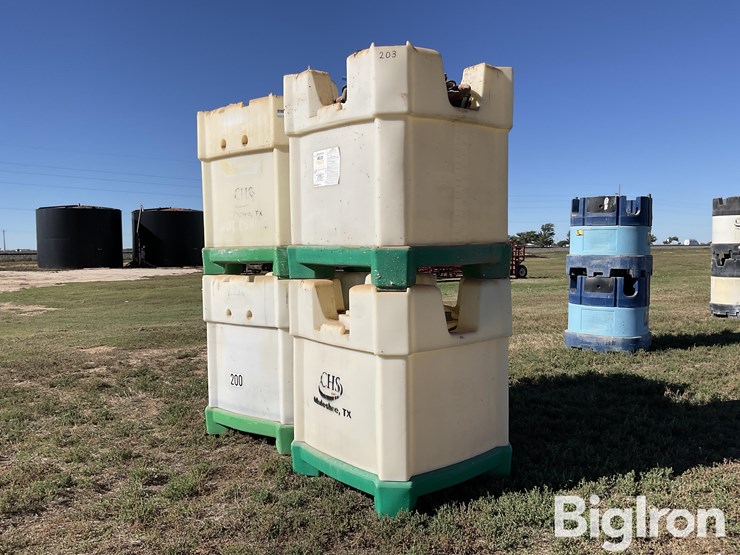 monsanto-250-gallon-liquid-fertilizer-poly-shuttles-image-7