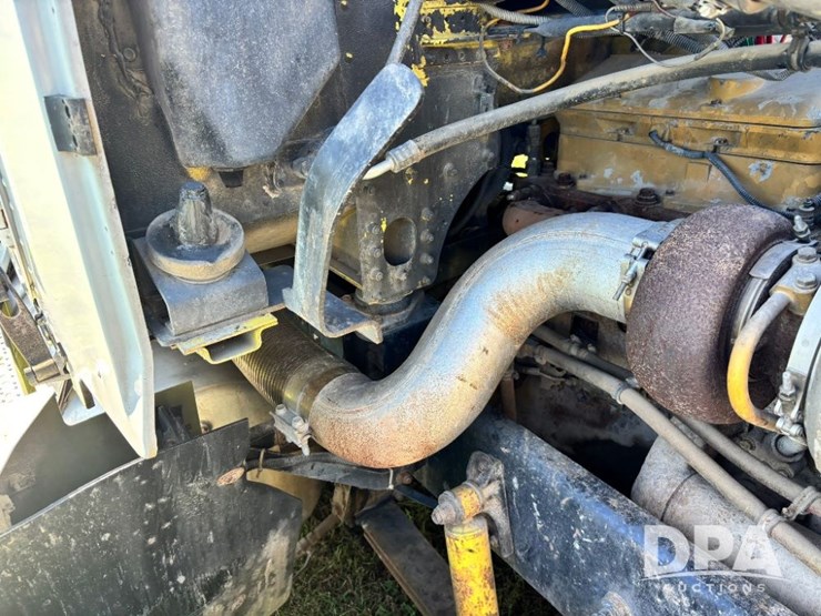 1993-freightliner-fld120-image-76