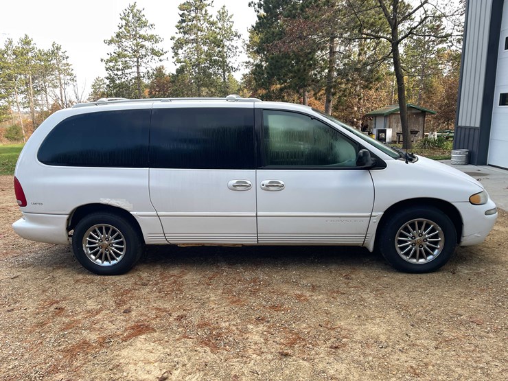 1999-chrysler-town-&-country-image-4