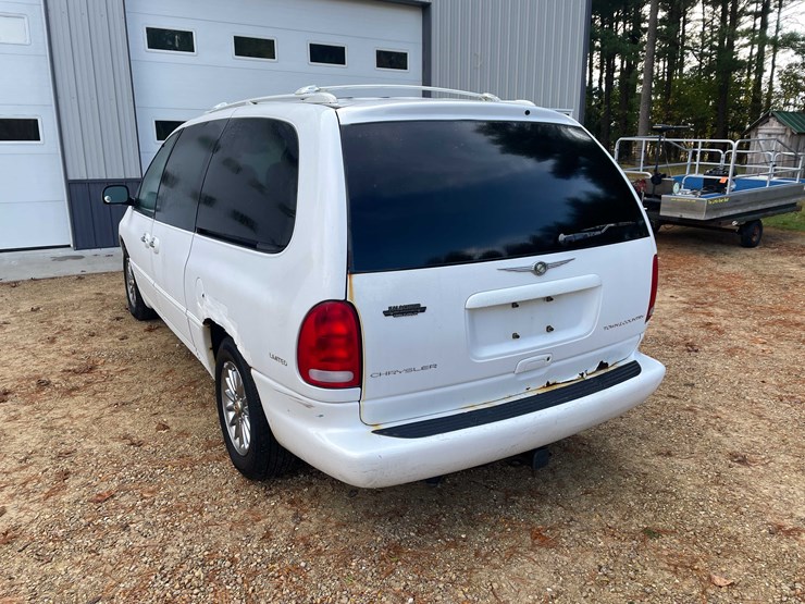 1999-chrysler-town-&-country-image-7