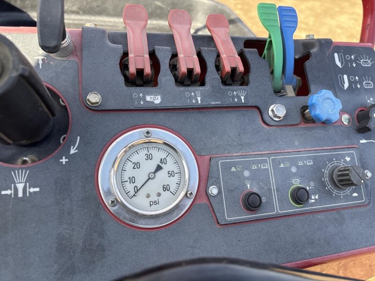 #3842-•-2016-toro-spreader-sprayer-image-12