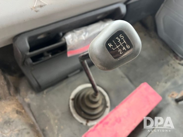 1995-freightliner-fl70-image-59