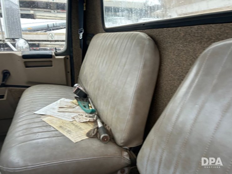 1993-international-4700-image-37